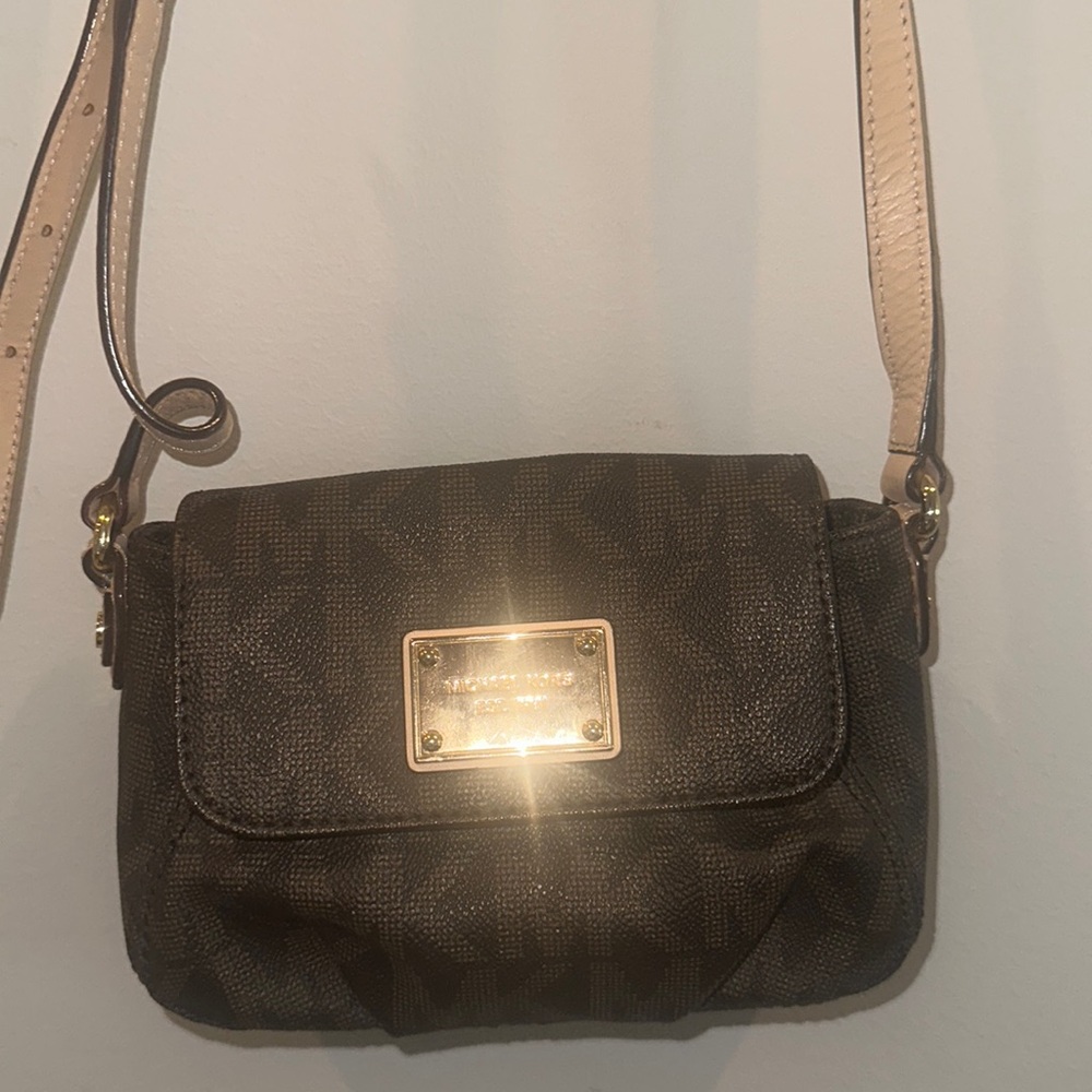 Michael Kors, mini bag with adjustable strap. Used maybe once